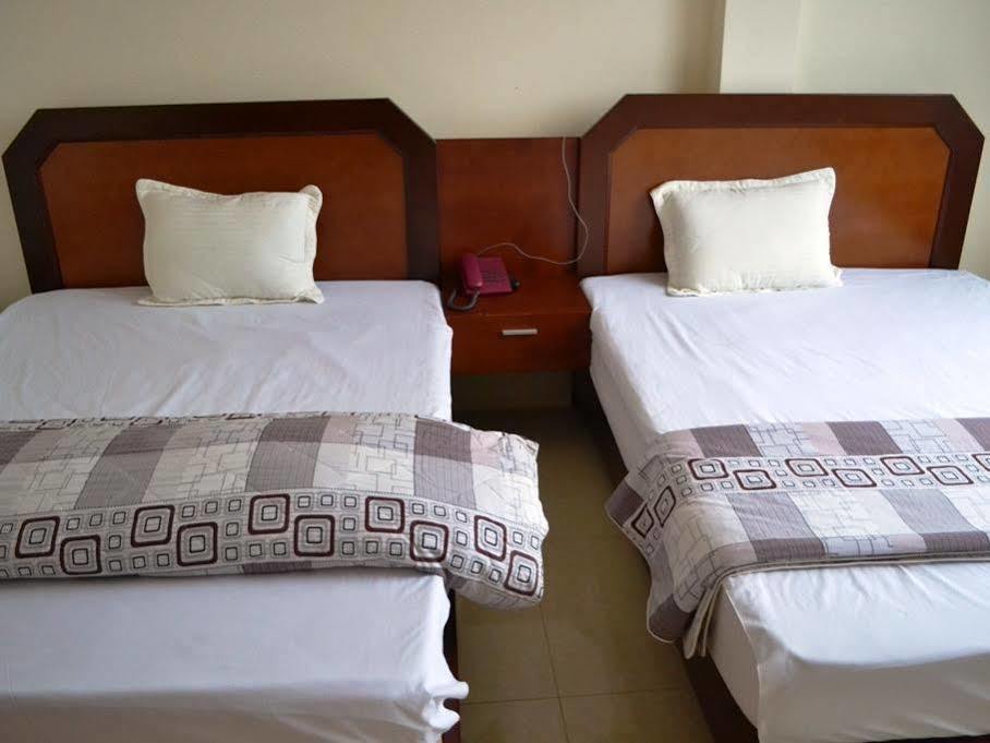 Thu Ha Hotel Dong Khe Sau Buitenkant foto